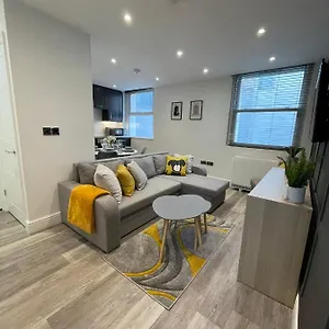  Apartment Clock Tower Retreat - - Seaside And Shops
