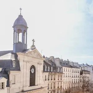 Famous Parisian Designer's Pied-a-terre In Le Marais Apartment Paris